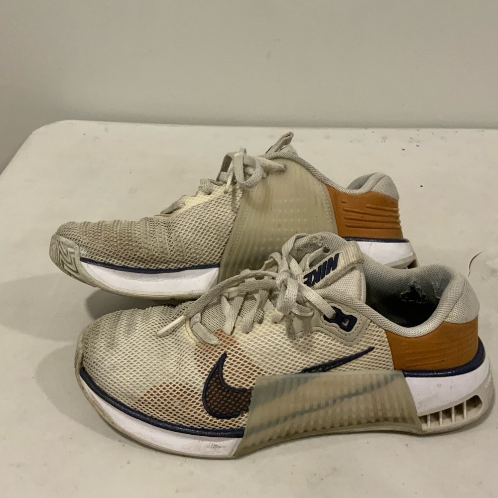 Nike women’s workout sneakers